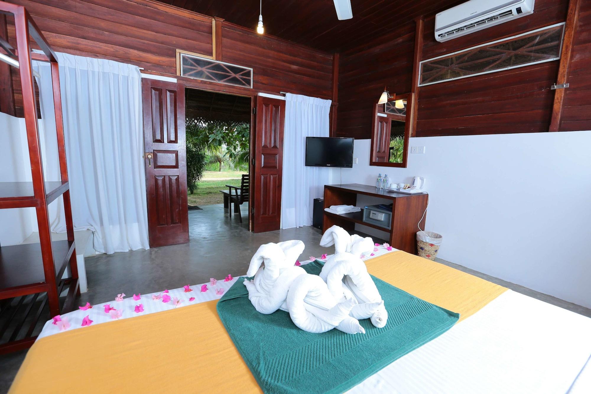 Lagoon Paradise Beach Resort Tangalle Exterior photo
