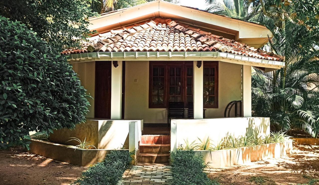 Lagoon Paradise Beach Resort Tangalle Exterior photo