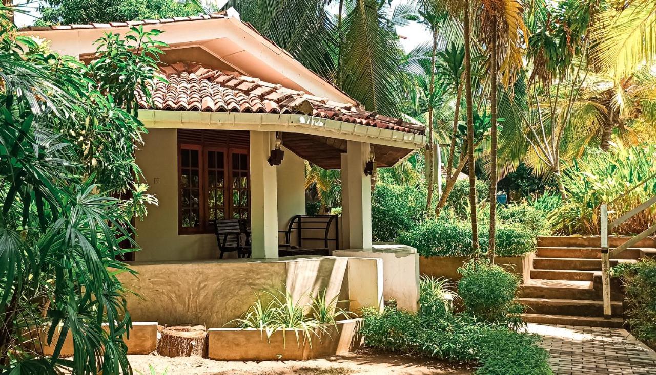 Lagoon Paradise Beach Resort Tangalle Exterior photo