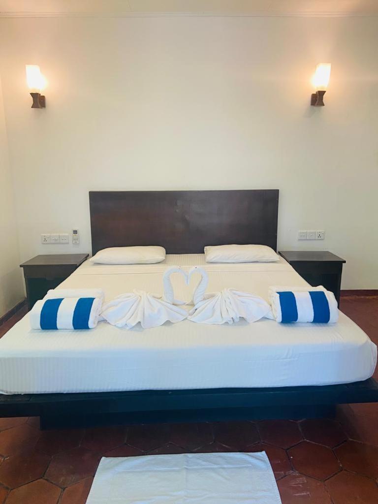 Lagoon Paradise Beach Resort Tangalle Exterior photo