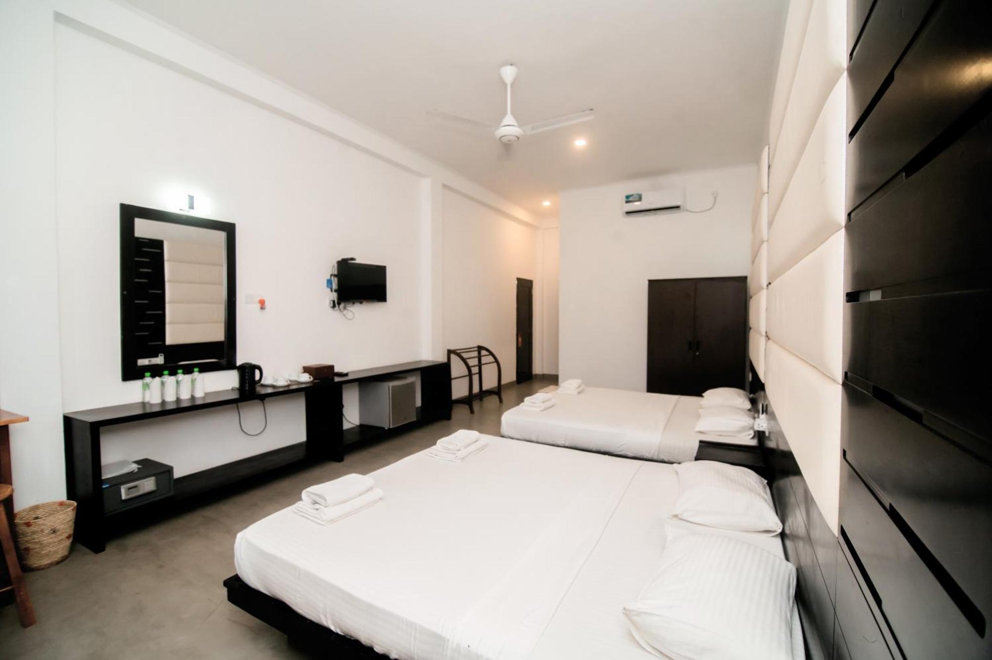 Lagoon Paradise Beach Resort Tangalle Exterior photo