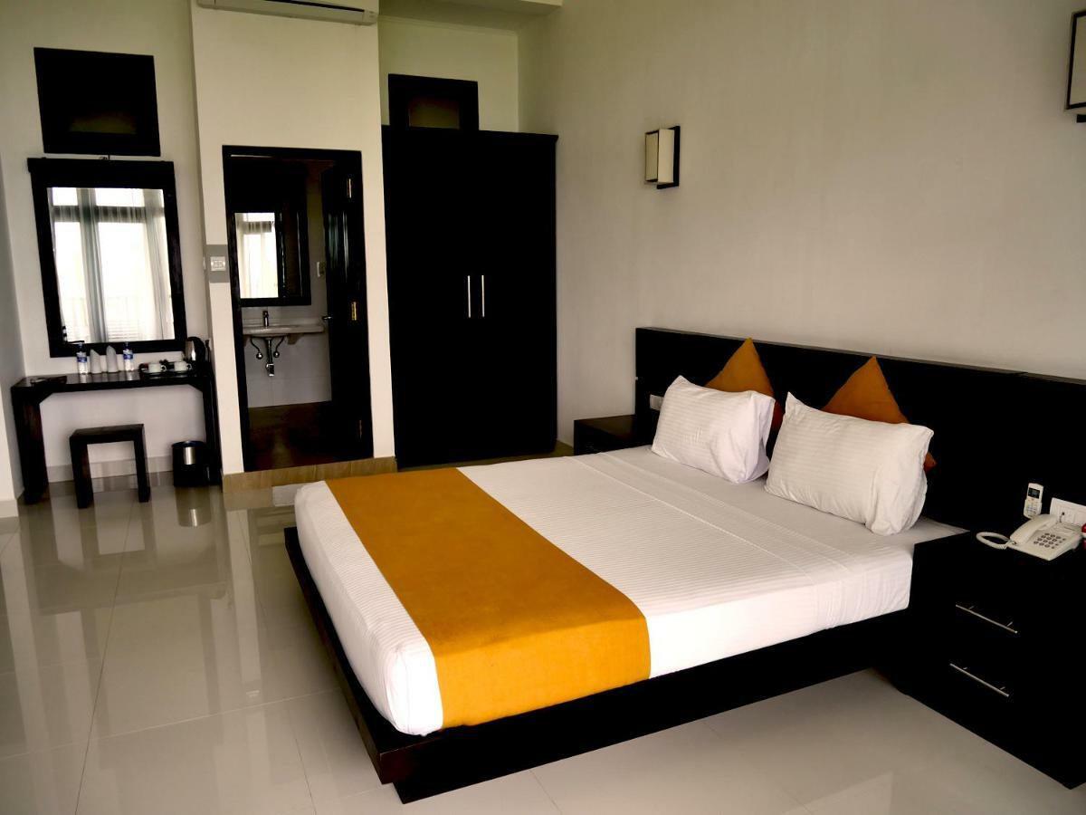 Lagoon Paradise Beach Resort Tangalle Exterior photo
