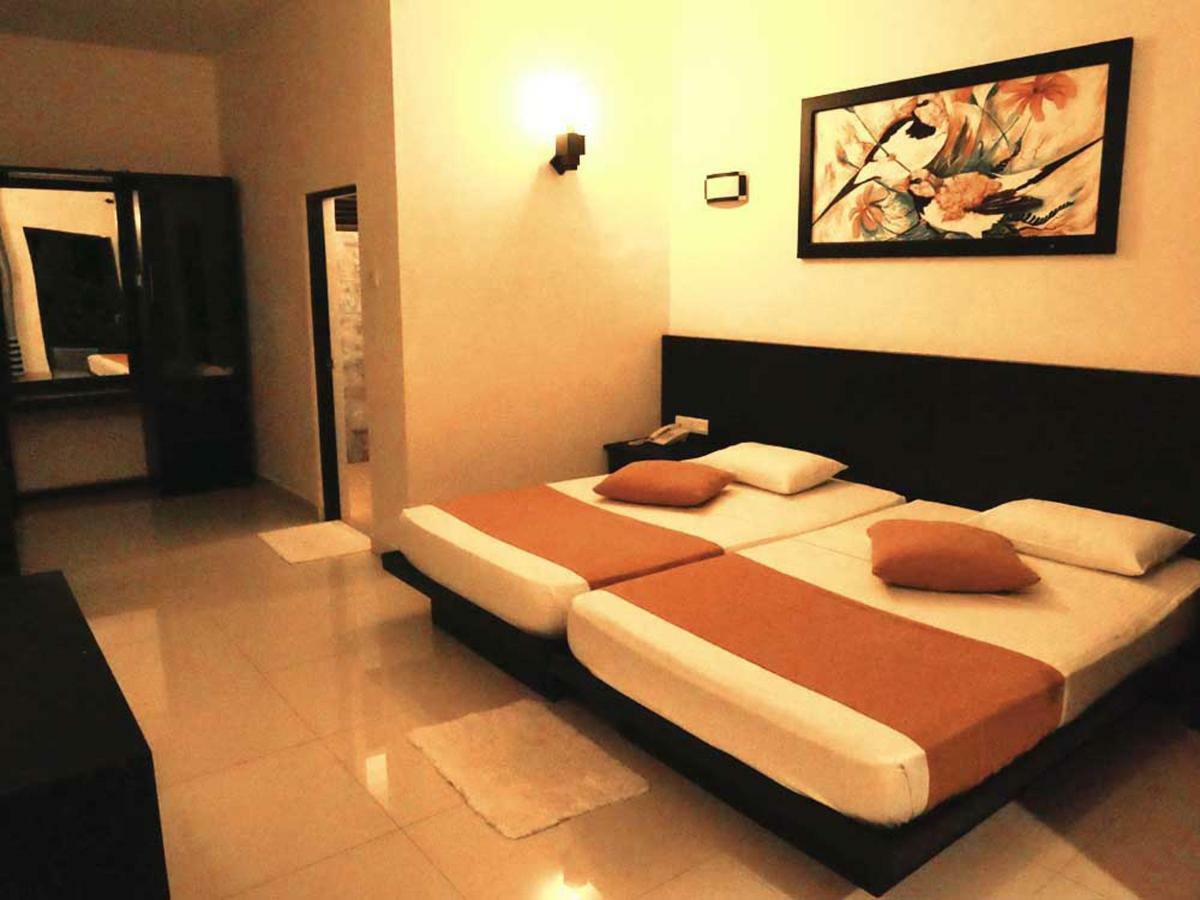 Lagoon Paradise Beach Resort Tangalle Exterior photo
