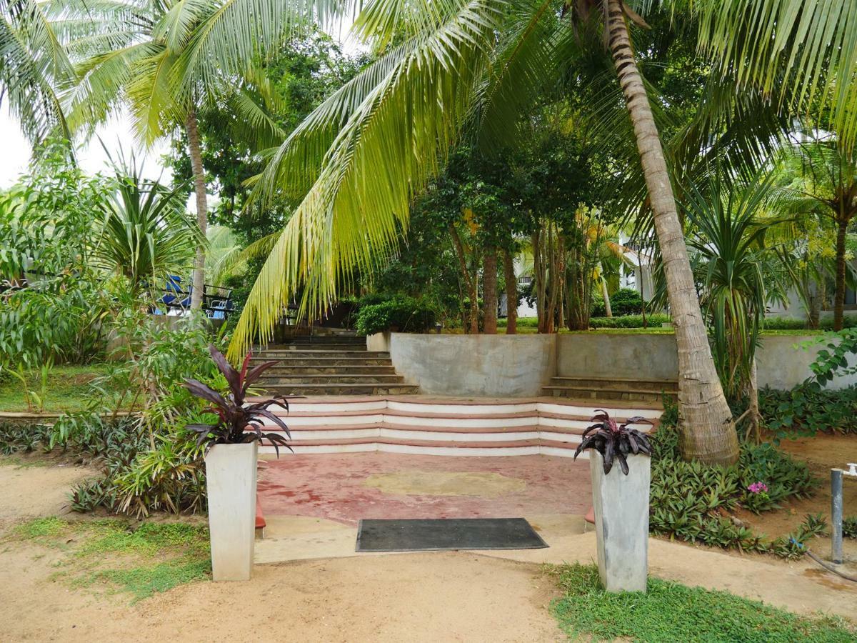 Lagoon Paradise Beach Resort Tangalle Exterior photo