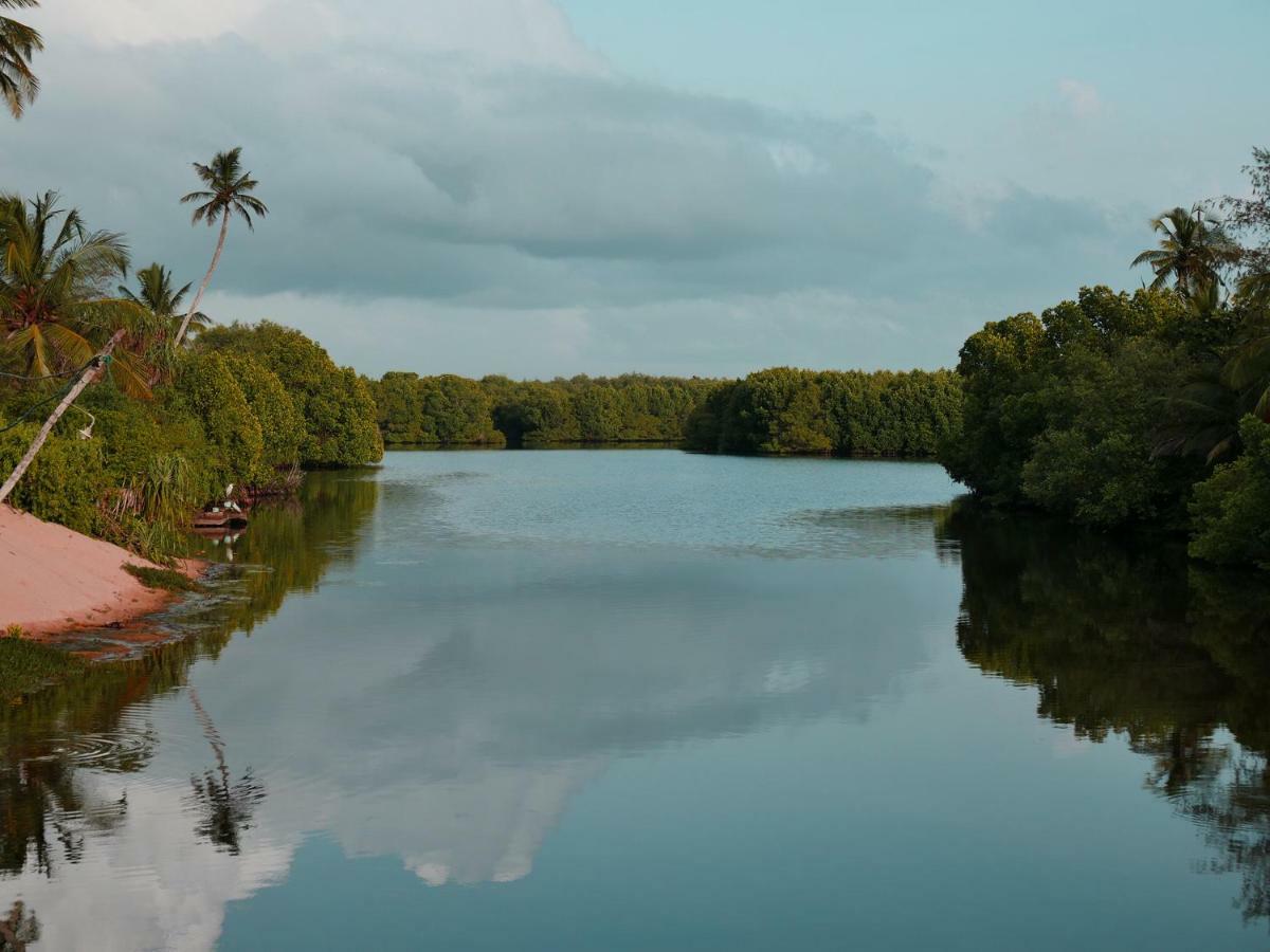 Lagoon Paradise Beach Resort Tangalle Exterior photo